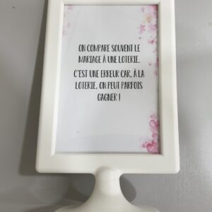 Porte menu en plastique blanc