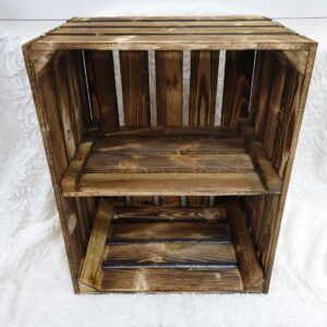 Caisse en bois brûlé