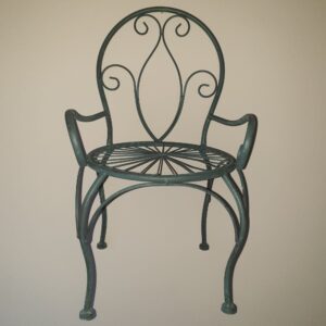 Petite chaise en fer forgé