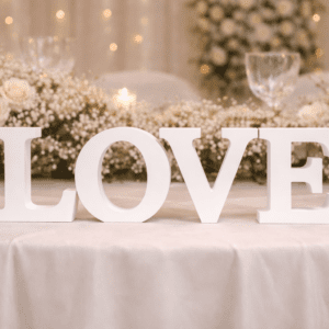 LOVE en bois blanc