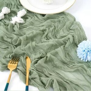 Chemin de table en gaz vert sauge